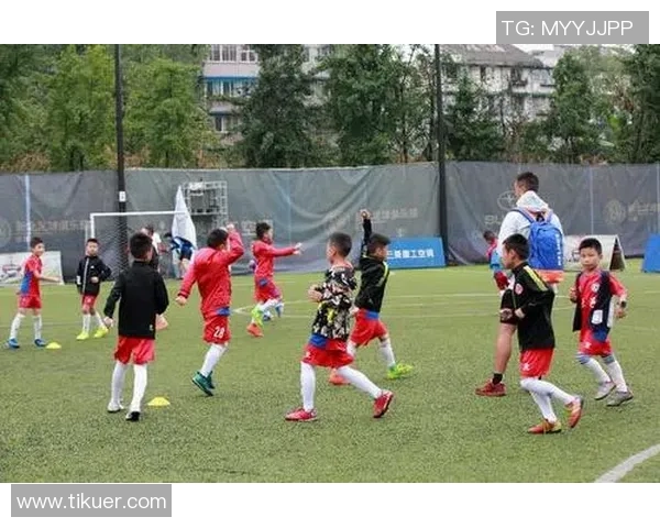 成都足球队荣登灵活性排行榜第二名引发热议 成都足球队荣登灵活性排行榜第二名引发热议