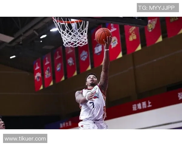 昆汀-皮特森_获得CBA最佳新秀荣誉，展现灵动表现魅力