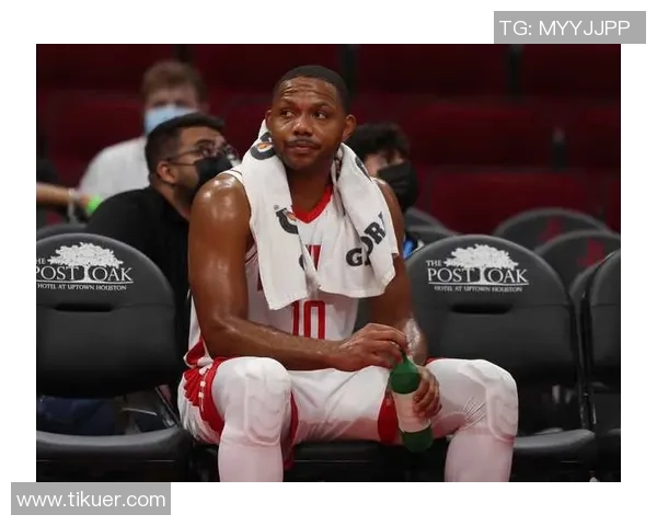 火箭球员戈登因伤缺席季前训练,备战新赛季 火箭球员戈登因伤缺席季前训练,备战新赛季