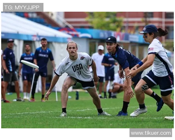 赛后分析:北京飞盘队与成都飞盘队的精彩配合与战术对决 赛后分析:北京飞盘队与成都飞盘队的精彩配合与战术对决